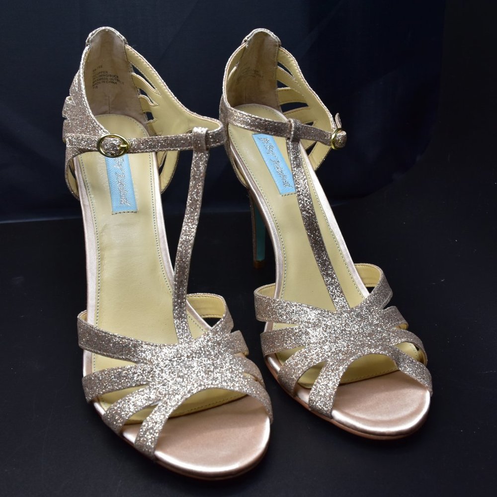 NEW Betsey Johnson Champagne Heels in 11